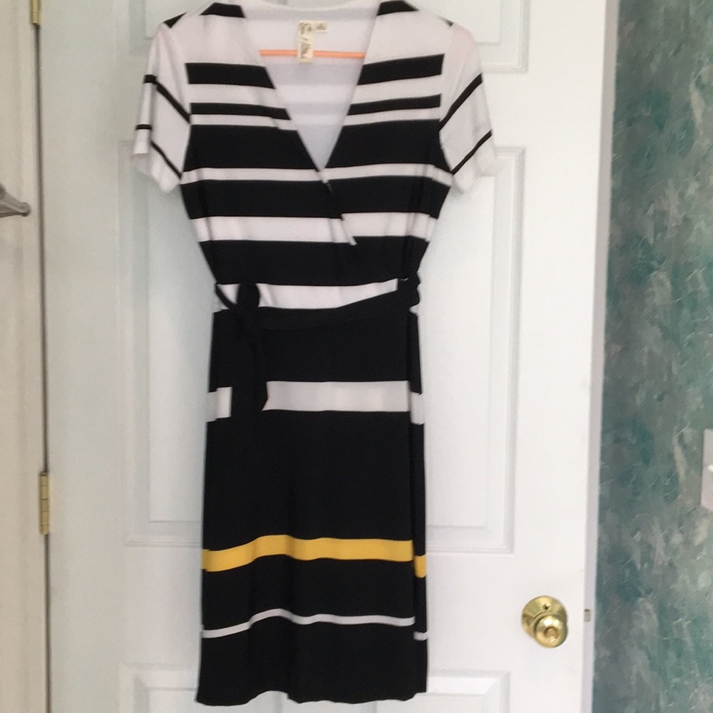 3/$25 Like New Dress